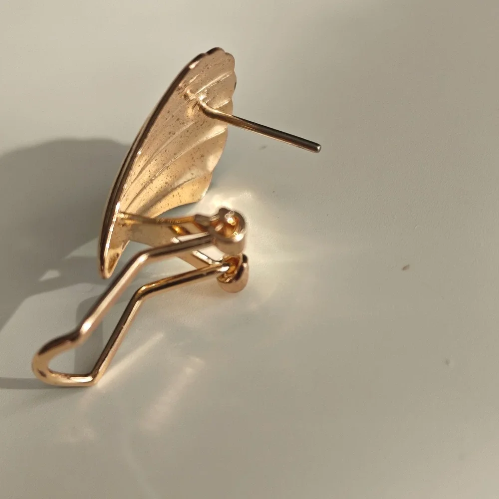 Gold Bronze Tone Scallop Seashell Clip On Pierced Earrings Nautical Coastal